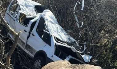 Mueren seis estudiantes de la UG en accidente automovilístico ocasionado por ponchadura de llanta