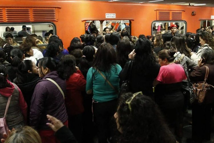 Noche de caos en la CDMX por fallas en líneas 8 y 9 de Metro
