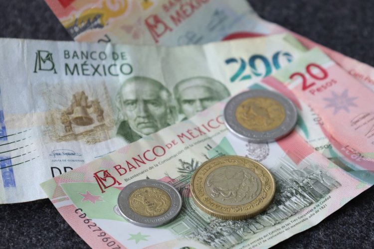 Tras imposición de aranceles peso mexicano cae 0.97 por ciento frente al dólar