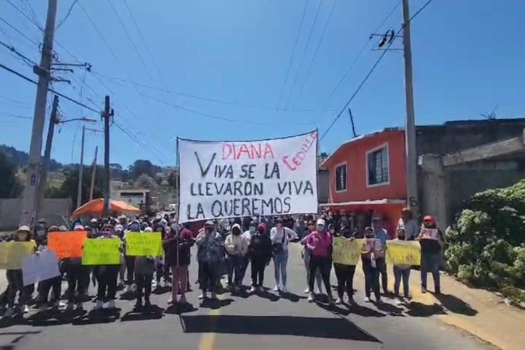 Mediante bloqueos, denuncian desaparición forzada de mujer en El Guarda de Guerrero