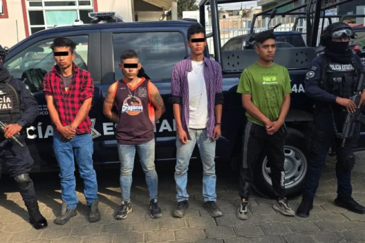 Detienen en Chalco a cuatro presuntos delincuentes con varias dosis de droga