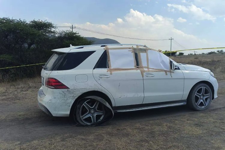 Abandonan vehículo con cinco cadáveres en carretera de Tequixquiac
