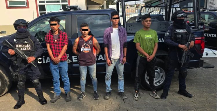 Detienen en Chalco a cuatro presuntos delincuentes con varias dosis de droga