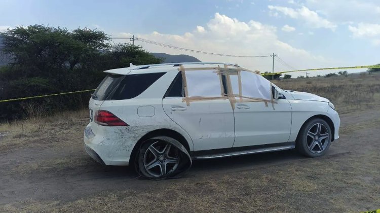 Abandonan vehículo con cinco cadáveres en carretera de Tequixquiac