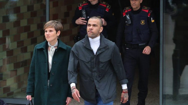 Anulan condena del exfutbolista Dani Alves acusado de violación