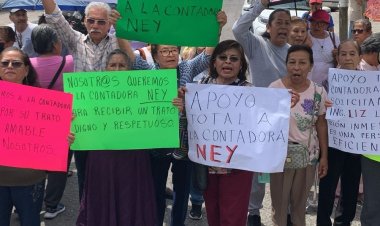 Con protesta adultos mayores de Chilpancingo exigen reinstalación de contadora