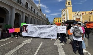 Familiares de maestros fallecidos de Veracruz exigen el pago de seguros