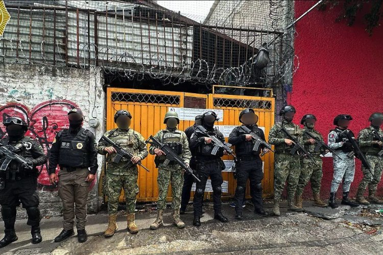 Aseguran más de 40 toneladas de autopartes robadas tras cateo en Iztapalapa
