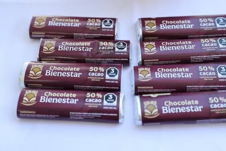 A pesar de prohibición de comida chatarra en escuelas, gobierno promueve “Chocolate del Bienestar”