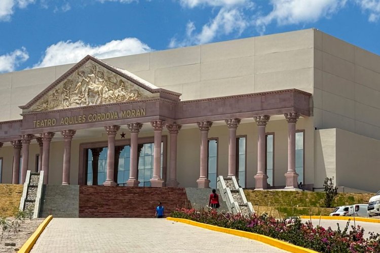 Inauguran Teatro 