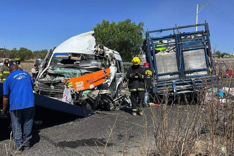 Mueren cinco pasajeros en accidente de transporte público en Tecámac
