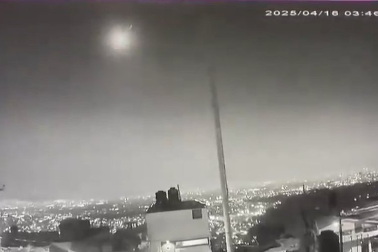 Captan caída de posible meteorito; el evento se observó en varios estados de la república