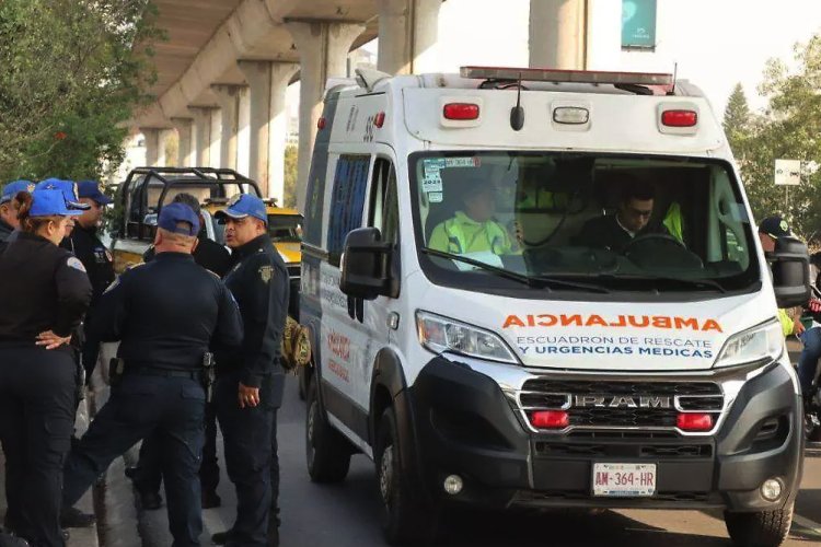 Muere policía que viajaba en su motocicleta al accidentarse en el Periférico Sur