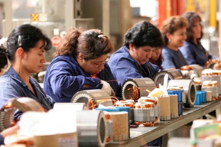 Continúa desigualdad laboral en México; mujeres perciben menos que los hombres
