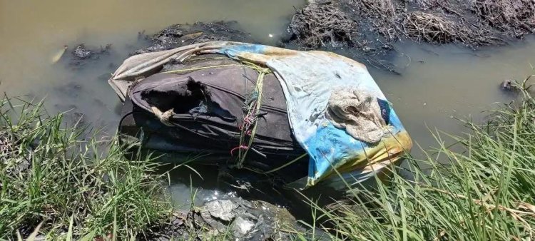 Encuentra cuerpo sin vida dentro de una maleta a orillas de un canal en Ixtapaluca