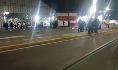 Conductor borracho atropella y mata a un taquero frente al Mercado Evolución de Ixtapaluca