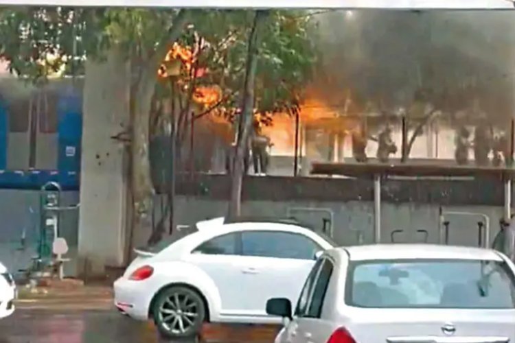 Tren Ligero se incendia al sur de la CDMX y desalojan a usuarios