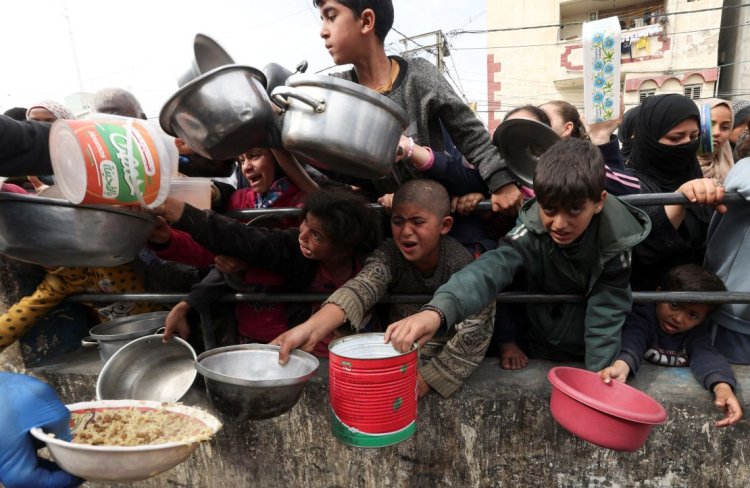 Por hambre, al menos 50 niños han muerto en Gaza desde principios de marzo, según la OMS