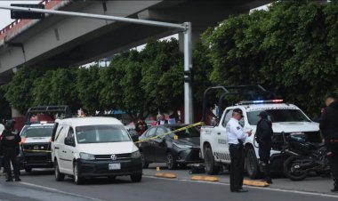 Adulta mayor se pasa un alto y mata a peatón en el carril del Mexibús en Ecatepec