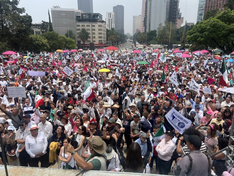 Bajo el lema de “Domingo Negro” realizan megamarcha contra elección judicial en la CDMX
