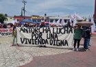 Se movilizan antorchistas ante la alcaldía de Tláhuac, en la CDMX