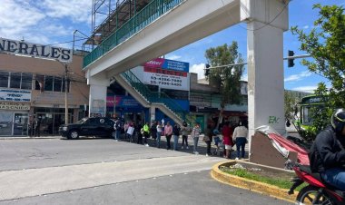 Pacientes protestan en Chimalhuacán por suspensión de servicio de hemodiálisis