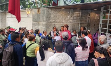 Familias queretanas viajan a CDMX para exigir al INSUS sus escrituras; denuncian incongruencias