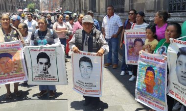 Familiares de los 43 de Ayotzinapa y gobierno federal acuerdan nueva reunión en septiembre