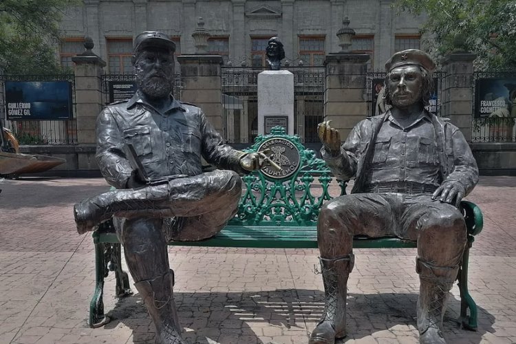 Retiran “Monumento Encuentro” en alcaldía Cuauhtémoc; Sheinbaum invita a reubicarlo