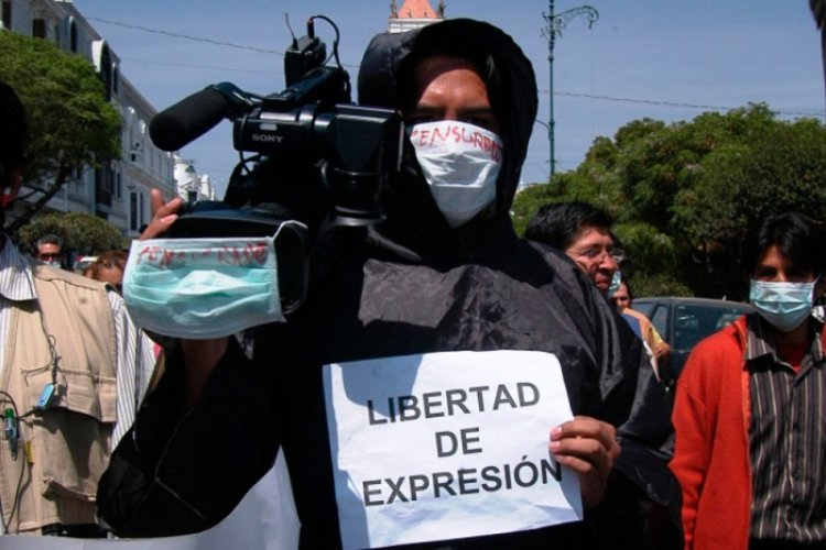 Documentan agresiones y censura oficial a periodistas al menos cada 12 horas