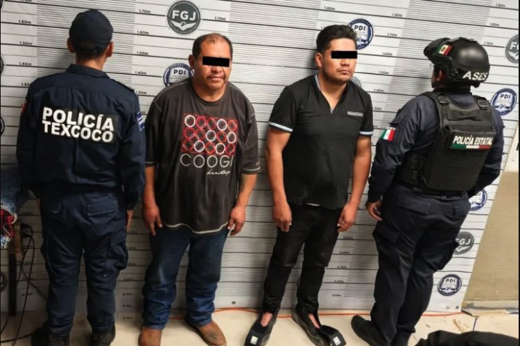 Detienen en Texcoco a sujetos que llevaban secuestrado a un hombre en una camioneta