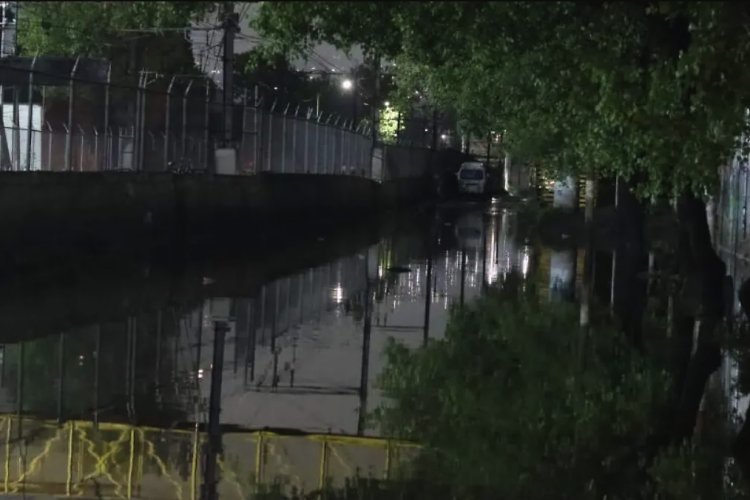 Lluvias colapsan oriente de la CDMX; calles inundadas y transporte afectado