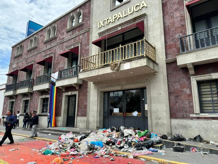Recolectores de basura de Ixtapaluca realizan bloqueos; acusan de corrupción y malos tratos a responsable de Servicios Públicos