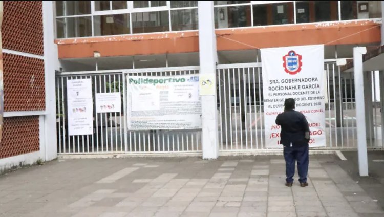 Toma de Escuela Normal en Veracruz deja a estudiantes sin graduación.