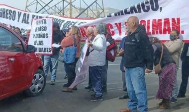 Colonos bloquean la Lechería-Texcoco; piden solución a situación limítrofe para tener servicios básicos
