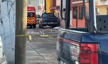 Ejecutan a mujer y dejan narcomensaje en calles de Toluca