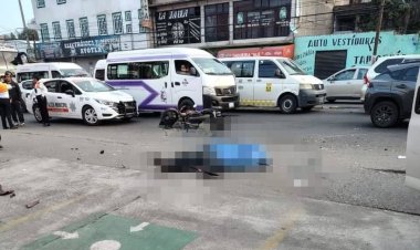 Motociclista muere tras choque contra combi en Ixtapaluca; conductor intenta darse a la fuga