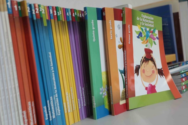 SCJN ordena a SEP retirar nombre de expresidente del INE de libros de texto