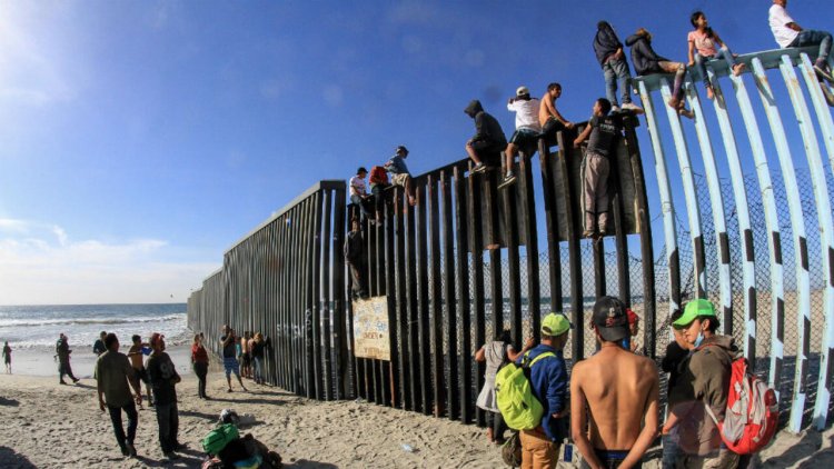 EEUU registra desplome histórico de migrantes durante primer semestre de Trump