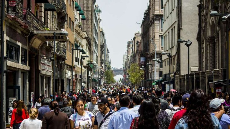 Hogar mexicano, necesita poco más de 20 mil pesos al mes para ser clase media: Inegi