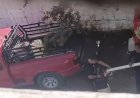 Exhiben a policías en Tuxpan, Veracruz huachicoleando una pipa asegurada