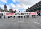 Granaderos intentan desalojar a estudiantes en el Zócalo; ellos logran pasar