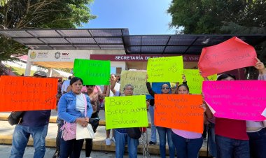 Padres de familia de bachillerato en Veracruz, exigen a la SEV construcción de baños