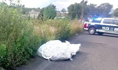 Encuentran tres cuerpos con “narcomensaje” sobre la carretera México-Cuautla