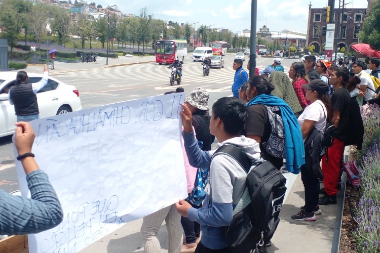 Exigen a Delfina Gómez solución a socavón en centro escolar de Chimalhuacán