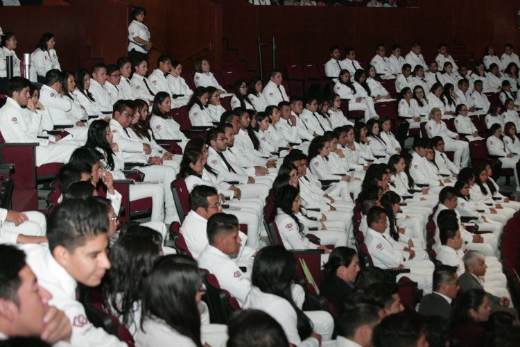 Piden garantizar sueldos a profesores, uniformados y doctores en el PEF 2026