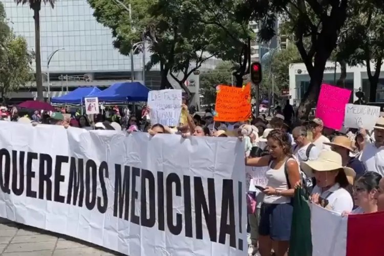 Gobierno debe 14 mil mdp a la industria farmacéutica, ante señalamientos de desabasto