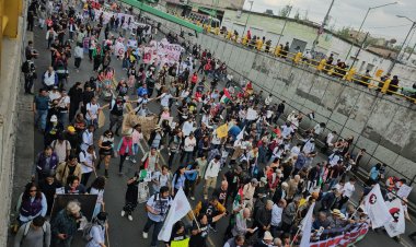 Marcha masiva en aniversario de masacre de 1968 denuncia genocidios