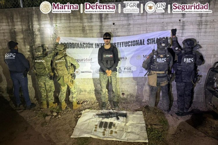 Detienen a presunto miembro de “Los Chapitos” y aseguran armamento en Sinaloa