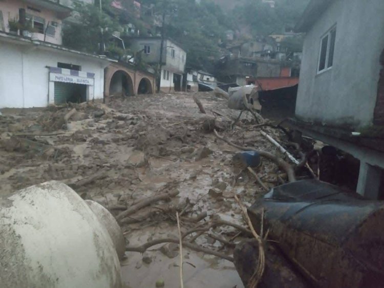 Antorcha instala centros de acopio para apoyar a damnificados de la sierra de Puebla afectados por las lluvias